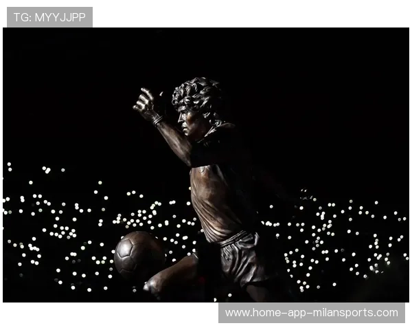 马拉多纳雕像揭幕，现场万人落泪