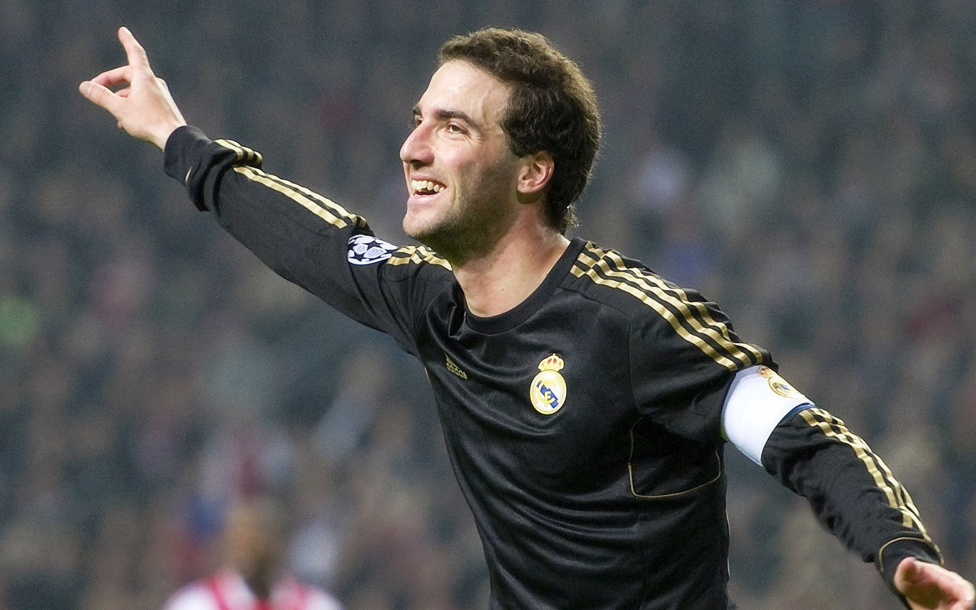 AC MILAN APP-《堡垒之夜》未来城市创意秀:玩家作品火花四溅,引领未来游戏潮流